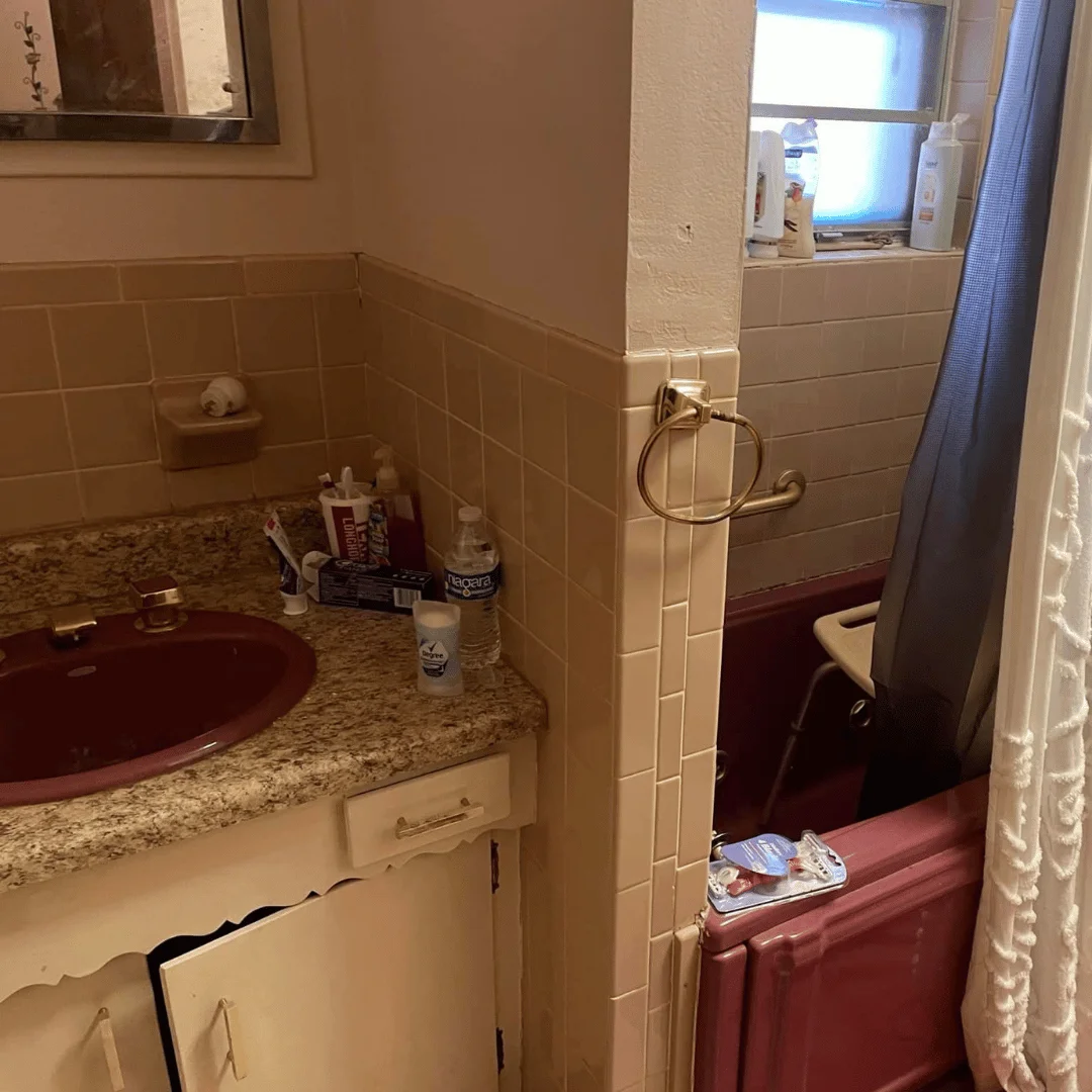 Old house in as-is condition in Ennis TX, no repairs needed, ready for cash offer and quick sale